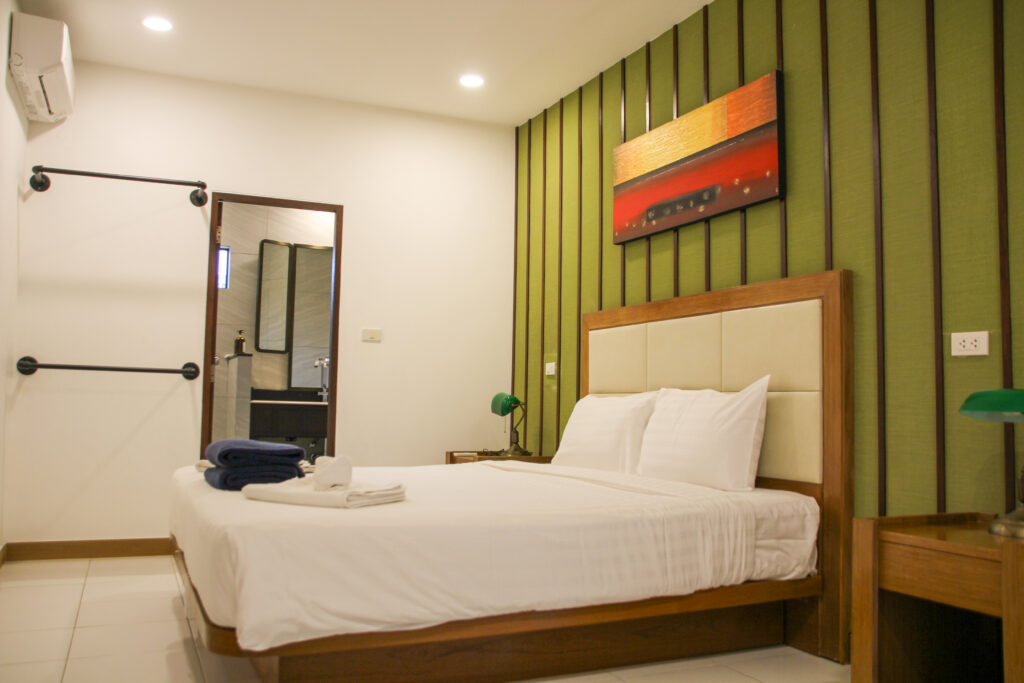 Three-Bedroom Courtyard Villa – 160 m²